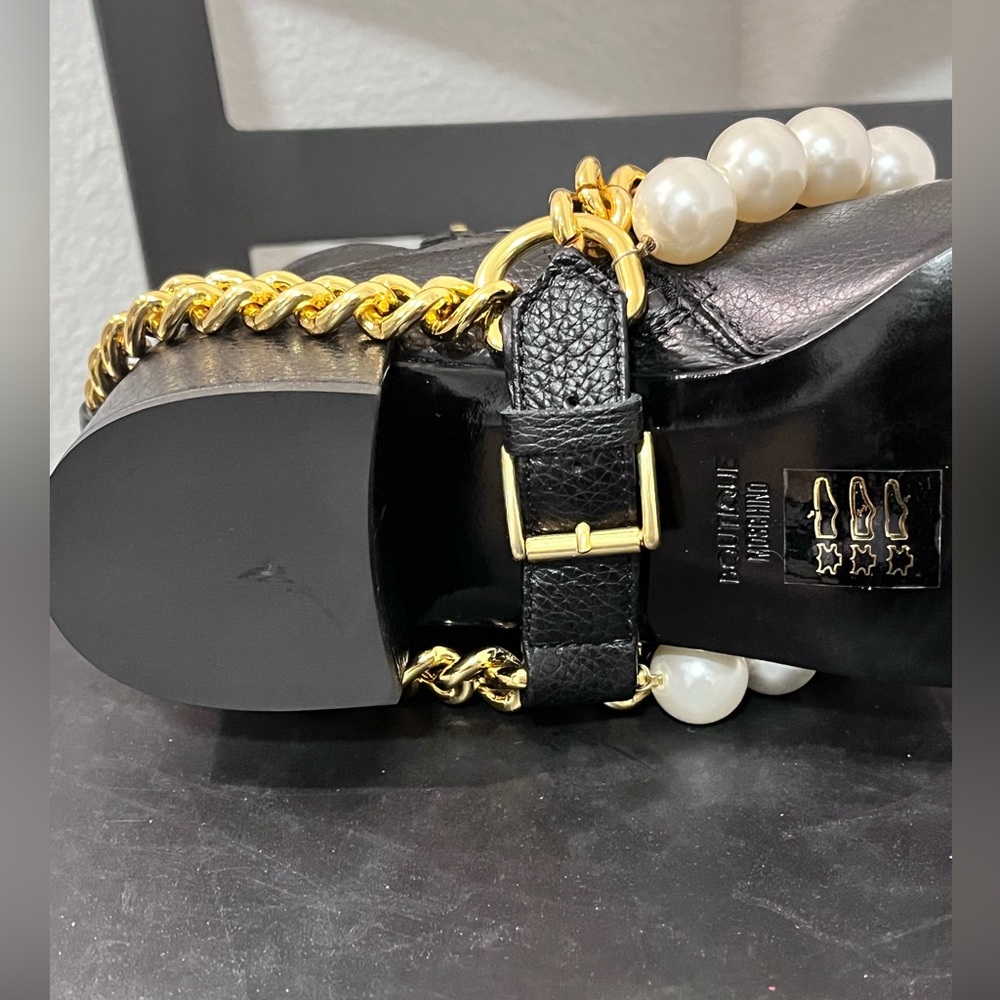 MOSCHINO BOUTIQUE NIB AUTHENTIC VINTAGE BLACK LEATHER & PEARL CHAIN BOOTS - Picture 12 of 16